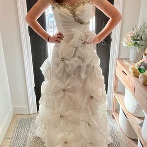 Terani Couture, Size 6, NWT